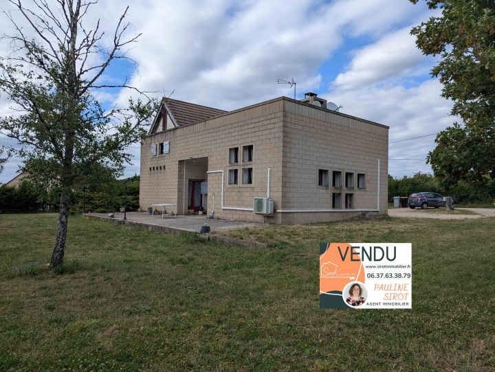 VENDUE EN EXCLUSIVITE, une vraie maison atypique de 8 pièces avec grand jardin à MAILLY LA VILLE